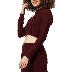 Sweat-shirt à capuche tendance avec short assorti pour femme, design minimaliste, ensemble été pour femme. - Product Image 3