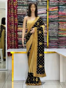 Conjunto de sari de terciopelo y blusa de seda Malai con bordados ricos y elaborados, borde elegante adecuado para uso tradicional. - Product Image 2