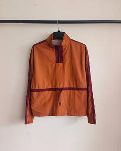 เสื้อแจ็คเก็ตซอฟต์เชลล์ผู้ชาย พิมพ์ลายกรด  คอตั้ง ซิปครึ่งตัว  ชุดวอร์มกันลม  รับผลิตแบบ OEM ODM  พร้อมสกรีนโลโก้ตามสั่ง - Product Image 5