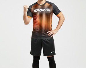 Camiseta Deportiva para Hombre, Manga Corta, Cuello en V, Negra con Rayas Naranjas, Absorbe la Humedad, Ropa de Fútbol, Ajuste Atlético, Estampado Sublimado - Product Image 3