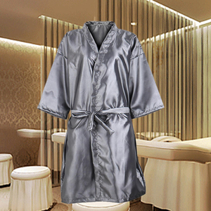Nouvelle conception – Kimono de coiffure confortable en polyester imperméable avec poches pour les clients de salons de beauté et spas - Product Image 5