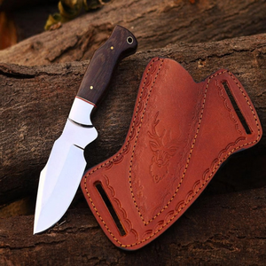 Cuchillo de caza de hoja fija plateada con mango de madera marrón oscuro y funda de cuero repujado marrón para supervivencia en campamentos al aire libre - Product Image 1