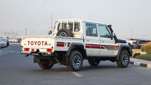 Nuevo Toyota LC79 2025, SUV Diésel 4.2L Premium Turbo Automático, Volante a la Izquierda, Cuero Oscuro, Techo Panorámico, Cámara Trasera - Product Image 3
