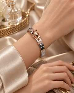 Bracelet manchette en argent 925 plaqué or rose avec breloque tête de cheval et incrustation de zircon, idéal pour un cadeau de fête - Product Image 5