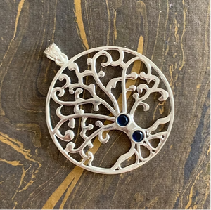 Pendentif artisanal en argent sterling 925 motif Arbre de Vie avec double saphir bleu, bijou porte-bonheur spirituel - Product Image 2