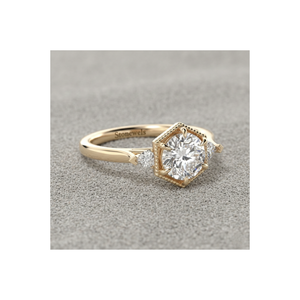 Anillo de Compromiso con Diamante Cultivado en Laboratorio Stonewels, con Halo Hexagonal y Piedras Laterales Trilliant, Engastado en Oro Certificado para Novia - Product Image 1
