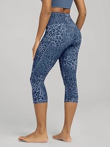 Capris de yoga taille haute pour femmes avec poches, legging capri athlétique non transparent pour l'entraînement et la course à pied avec effet ventre plat - Product Image 3