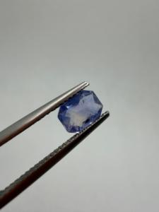 Zafiro azul aciano natural, gema suelta con corte esmeralda de 1.05 quilates de Ceilán, Sri Lanka, para la elaboración de joyas. - Product Image 5
