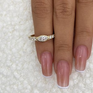 Anillo de eternidad con diamantes de corte marquesa de 1.00 quilates, cultivados en laboratorio, en oro macizo de 14 quilates, para bodas y fiestas, regalo para pareja. - Product Image 2