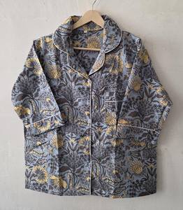 Ensemble de pyjama en coton imprimé floral vintage, élégance botanique, bleu ardoise et ocre, vêtements de nuit d'été, séchage rapide, respirant - Product Image 4