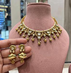 Elegante Conjunto de Collar Gargantilla de Moissanita Chapado en Oro con Pendientes, Joyería Tradicional para Bodas para Mujer - Product Image 2