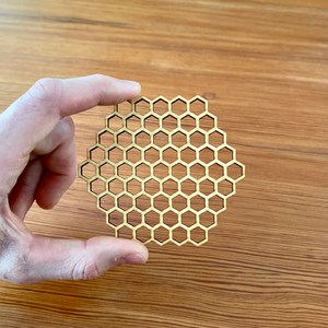 Honeycomb Pattern Gold Metal <b>Coaster</b> Suitable For Sophisticated <b>Table</b> Arrangement Guest Hosting And Dining Styling From India - Product Image 3