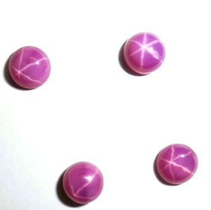 Rubis étoilé rond 6x6 mm 1,5 carat, cabochon poli créé en laboratoire avec effet étoile à 6 branches pour la fabrication de bijoux - Product Image 3