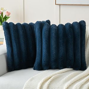 Set di 2 Copricuscini Decorativi Blu Navy 18x18 Pollici in Morbida Finta Pelliccia di Coniglio a Righe Spesse per Primavera o Stagione Fredda - Product Image 4