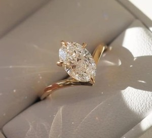 Bague de fiançailles de luxe en or 14 carats avec diamant de laboratoire ovale certifié IGI, alliance éternité à griffes simples, cadeau de mariage pour femme - Product Image 4