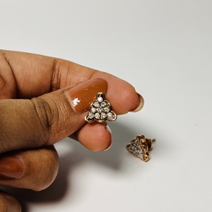 Pendientes Curvos Triangulares de Diamantes Naturales en Oro Rosa de 14k, Corte Brillante, Estilo Lujoso para Mujer, LILABA ENTERPRISE - Product Image 2