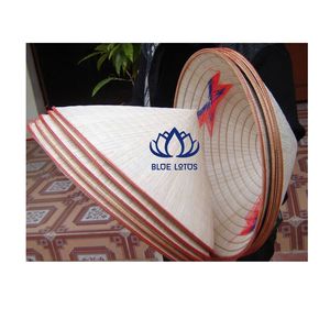 Chapeau traditionnel vietnamien en gourde sculptée, décoratif et durable, de haute qualité |   Accessoire photo écologique, souvenir culturel, cadeau - Product Image 1