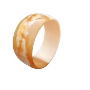 Venta al por mayor barato Vintage en forma de resina artesanía único abstracto textura brazalete accesorios para joyería al por mayor único Vintage - Product Image 1