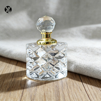 Flacon de parfum en verre cristal de petite capacité, fait main, sur mesure, avec bouchon de style artisanal en cristal