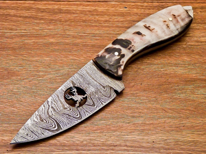 Couteau à lame fixe en acier Damas forgé, fourreau en cuir, EDC, pleine longueur de lame, pour la chasse, le dépecage, le camping, manche en corne de bélier, Nordic Forge OEM - Product Image 2