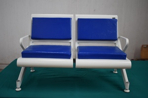 Silla de espera de dos plazas, con cojín, recubierta con epoxi. - Product Image 3