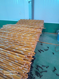 ด้ามไม้ยูคาลิปตัสเคลือบพีวีซีลายไม้พร้อมพิมพ์โลโก้ แข็งแรง ทนทาน - Product Image 5