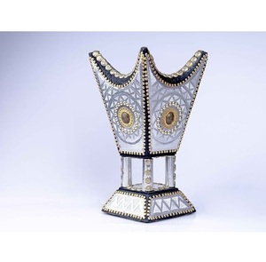 Quemador de incienso árabe de madera de alta calidad con adornos dorados - Product Image 1