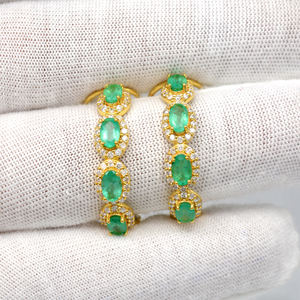 Boucles d'oreilles créoles en or véritable 14 carats avec halo de diamants et fermoir à loquet, émeraudes ovales de Zambie 5x3mm, bijoux de mariée, vente en gros, OEM ODM - Product Image 4