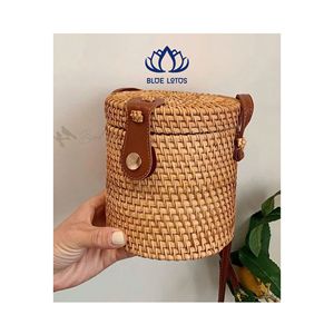 Sac de voyage pour femme en rotin écologique et durable, modèle Kristen, bleu lotus, fermeture éclair, décoration en perles, VENTE CHAUDE |   Naturel - Product Image 1