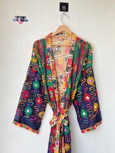 Camisón Kimono Largo de Algodón 100% con Cuello en V, Cintura Elástica, Bordado Artesanal Phulkari y Espejos, Estilo Boho - Product Image 3