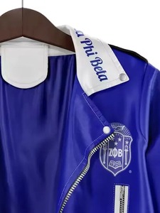 Chaqueta de Cuero Ecológica y Resistente al Viento de la Hermandad Zeta Phi Beta - Product Image 3
