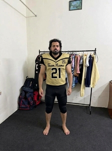 Ensemble d'uniformes de football américain bleu clair personnalisés, maillot de football rétro avec inscription et pantalon rembourré - Product Image 4