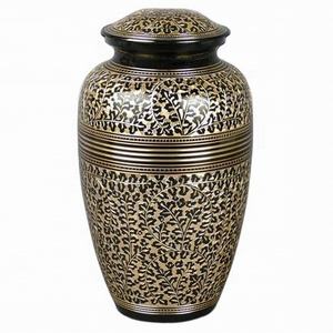 Elegante urna funeraria de latón con artesanía detallada y superficie brillante para un monumento duradero de Axiom Home Accents - Product Image 2