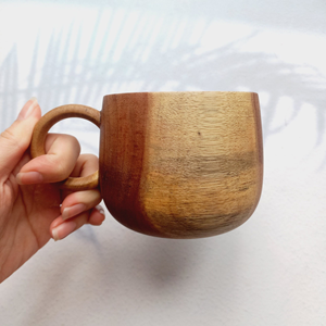 Grande tasse en bois d'acacia naturel, artisanale, avec anse, pour café, thé, bière, jus, lait, eau, du Vietnam - Product Image 3