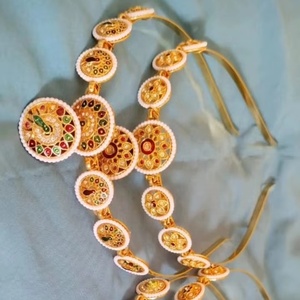Serre-têtes tendance et diadèmes pour cadeaux de demoiselles d'honneur lors de mariages Haldi et Mehendi, bandeaux pour cheveux Kundan, sheesh patti, Borla, Matha pattis - Product Image 1