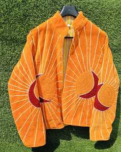 เสื้อแจ็คเก็ตกำมะหยี่สีส้มสำหรับผู้หญิง พร้อมลายปักพระอาทิตย์และพระจันทร์เสี้ยว ดีเทลลายเส้นประกาย และแขนเสื้อยาวเต็มตัว สไตล์บูติก - Product Image 5