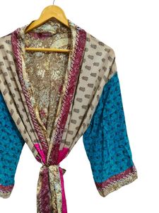 ชุดคลุมกิโมโนผ้าไหมหรูหราแบบปะติดปะต่อ ใช้คลุมบิกินี่หรือใส่นอน ชุดคลุมยาว ทำด้วยมือจากผ้าไหมซารีอินเดียวินเทจรีไซเคิล - Product Image 3