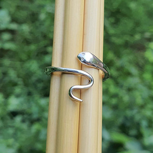 Vente en gros de bagues fines bague serpent minimaliste à la mode bague originale en argent sterling 925 avec bande ajustable bijoux serpent Moissanite - Product Image 1