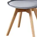 Chaise de salle à manger au design européen moderne avec revêtement en cuir et pieds en bois massif, chaise commerciale pour mobilier de restaurant - Product Image 4