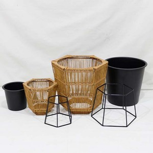 Vente en gros : Paniers à fleurs géométriques en plastique, écologiques et durables, pour usage au sol, avec base détachable, pour entrée principale (lot de 2) - Product Image 3