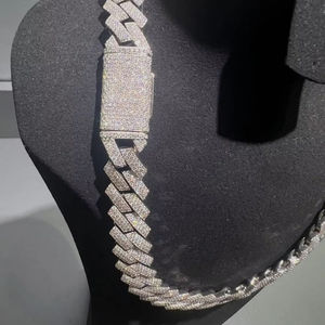 Collier chaîne de luxe en moissanite et diamants, motif chevron, style hip-hop, bijou statement pour homme et unisexe, accessoire premium - Product Image 3