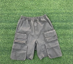 Shorts cargo gris personnalisés pour hommes, taille élastique, en toile respirante, mi-longs, style décontracté, couleur unie, avec poches - Product Image 4