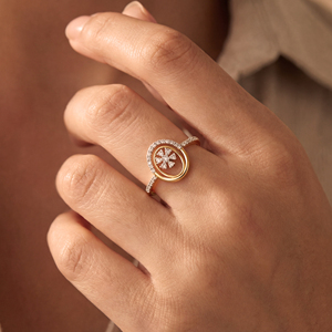 Bague ovale florale Aurora avec diamant central taille brillant et sertissage pavé pour femme, style classique de fiançailles - Product Image 4