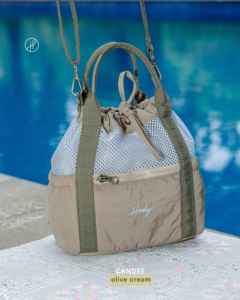 Sac à bandoulière tendance pour femme, en tissu froissé de qualité supérieure, avec fermeture à cordon, design de rangement intelligent, idéal pour les voyages et le shopping - Product Image 1