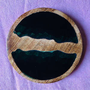 Posavasos de madera pulida de 5 mm de grosor y 10 cm de diámetro, duradero y ecológico para uso en mesas de hogares con mucho movimiento, en oferta. - Product Image 3