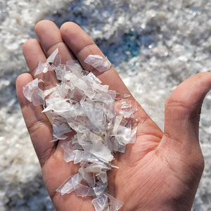 Flocons de PET recyclé de qualité supérieure, faible teneur en PVC, faible humidité, bleu clair, pour l'emballage de fibres et le moulage par injection - Product Image 1