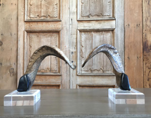 Cuerno de carnero decorativo Shofar Color Natural Base acrílica de alta calidad para decoración del hogar Artesanía Cuerno de carnero natural Cuerno de oveja - Product Image 6