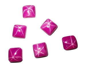 Rubis Étoilé Rouge Carré 10x10 mm 7 Carats Créé en Laboratoire Poli Opaque Cabochon avec Effet Étoile à 6 Branches pour la Fabrication de Bijoux - Product Image 5