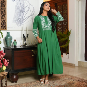 Robe élégante en mousseline de soie verte pour femmes - Product Image 1