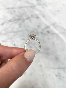 Bague de fiançailles solitaire scintillante en or massif 14k 18k avec diamant de laboratoire taille poire de 3 carats, certifiée IGI CVD - Product Image 5